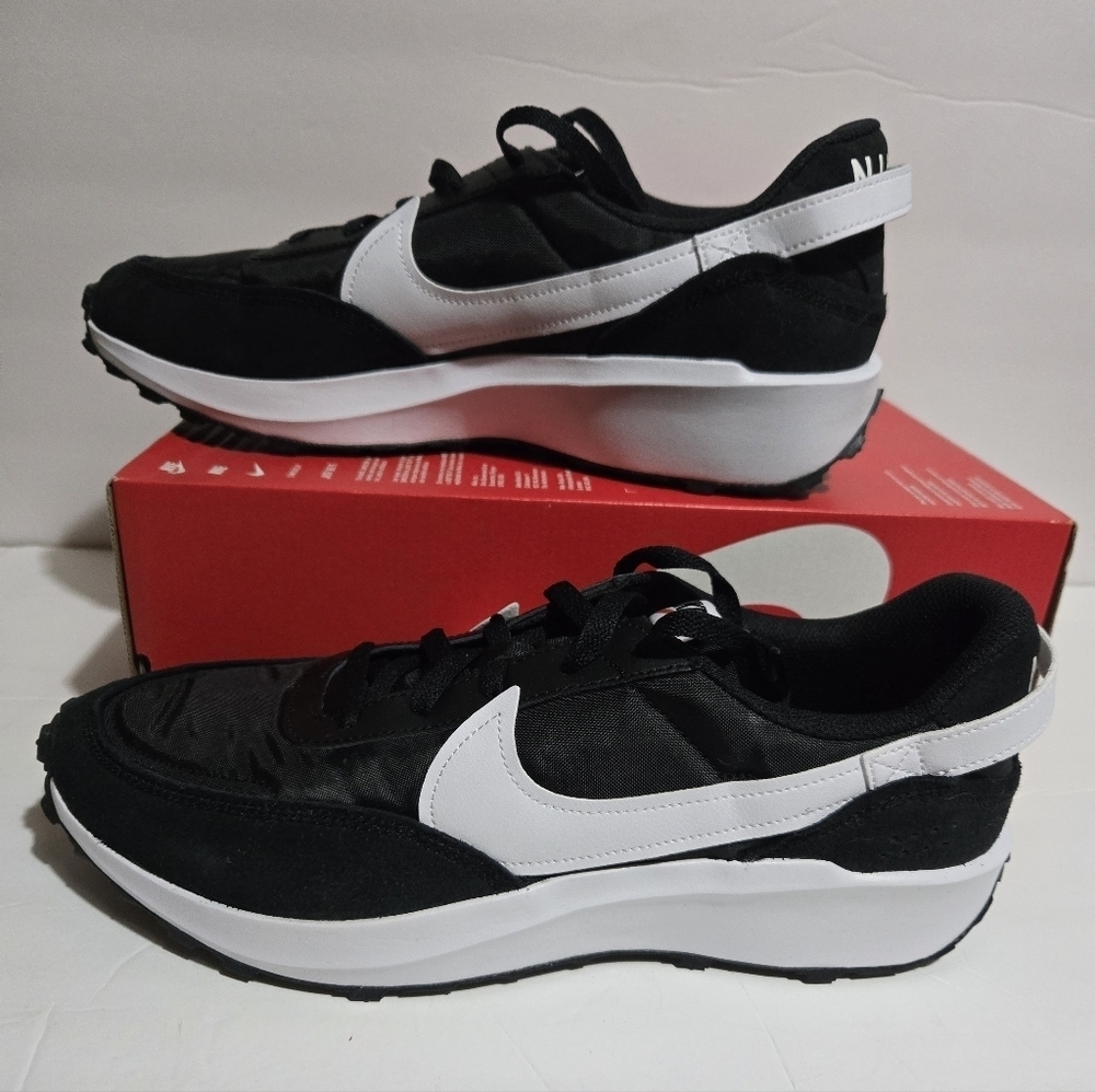 NIKE NEW Men's Black and White Running Shoes.Size 12